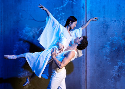 Miwako Kobota and Kevin Jackson in Stanton Welch's Madame Butterfly for Australian Ballet. © Paul Empsom.