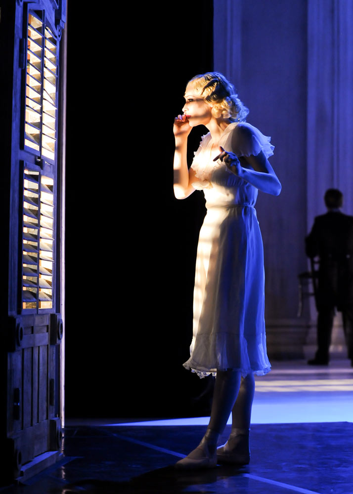 Eva Trapp as Blanche in A Streetcar Named Desire. © Rich Sofranko. (Click image for larger version)