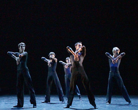 Ecole de Danse de l'Opéra national de Paris in Nils Christe's Symphonie en trois mouvements. © Francette Levieux. (Click image for larger version)
