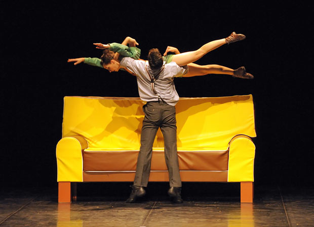 Itzik Galili's The Sofa in the 4 Tendances programme. © Sigrid Colomyes. (Click image for larger version)