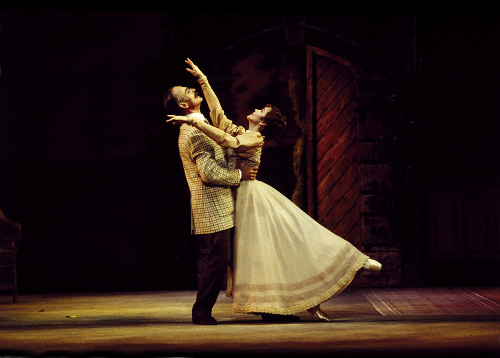 Desmond Kelly as Elgar and Sherilyn Kennedy as Lady Elgar in <I>Enigma Variations</I>.<br />© Bill Cooper and courtesy of Birmingham Royal Ballet. (Click image for larger version)