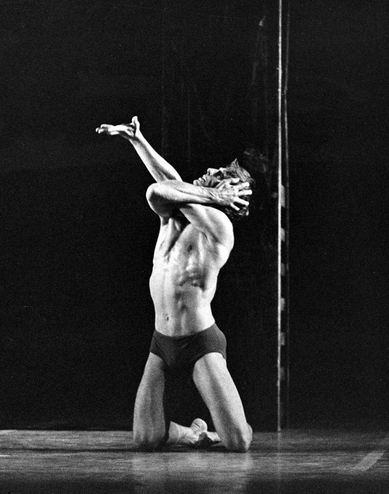 Desmond Kelly in <I>The Prodigal Son</I>.<br />© Leslie E. Spatt and courtesy of Birmingham Royal Ballet. (Click image for larger version)