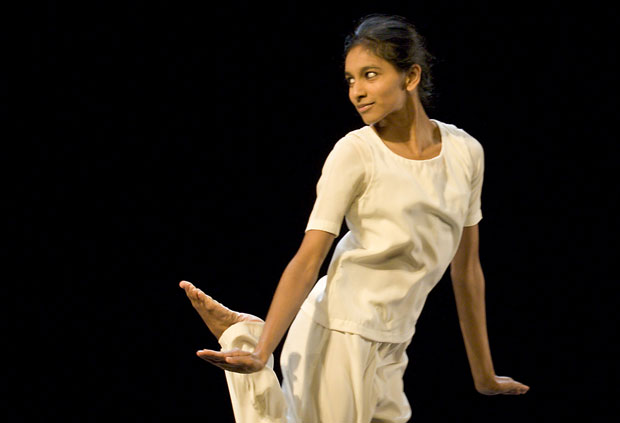 Shantala Shivalingappa in <I>Ibuki</I> from the <I>Namasya</I> bill.<br />© Laurent Philippe. (Click image for larger version)