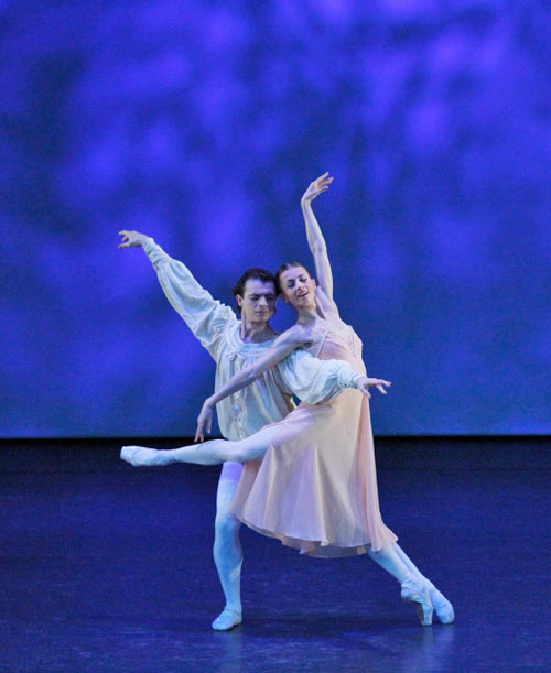 Aleksandra Timofeeva and David Makhateli in <I>Romeo and Juliet</I> pdd.<br />© Ocs Alvares. (Click image for larger version)