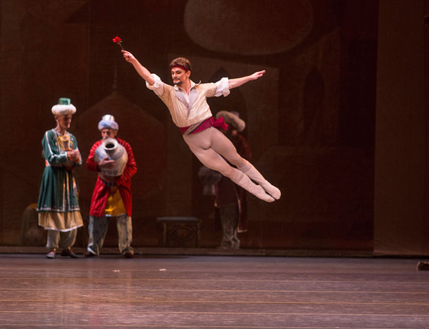 Gennadi Saveliev as Conrad in <I>Le Corsaire</I>.<br />© Rosalie O'Connor. (Click image for larger version)