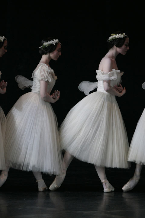Paris Opera Ballet in <I>Giselle</I>.<br />© Sebastien Mathé. (Click image for larger version)