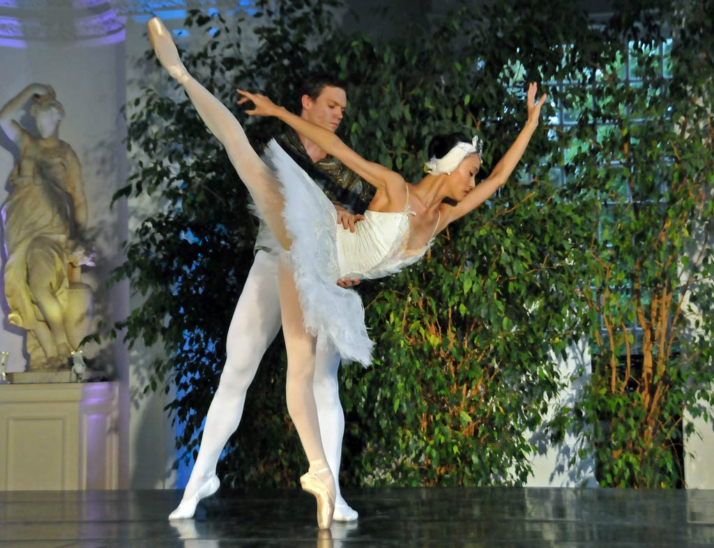 Jia Zhang and Max Westwell (White Swan pdd).<br />© Dave Morgan. (Click image for larger version)