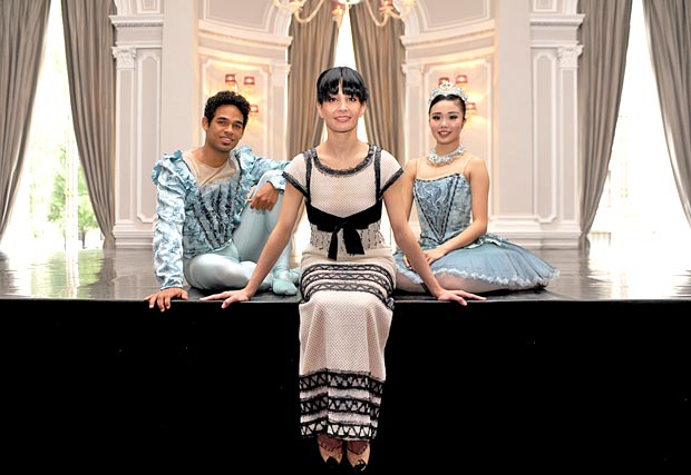 Artistic Director Tamara Rojo announces the English Naational Ballet new season. Here on stage at The Corinthia Hotel, London with Yonah Acosta & Shiori Kase.<br />© Annabel Moeller. (Click image for larger version)