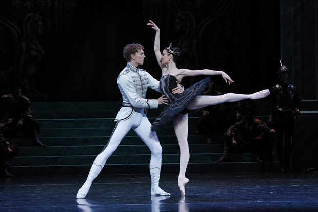 Adam Bull and Amber Scott in <I>Swan Lake</I>.<br />© Jeff Busby. (Click image for larger version)