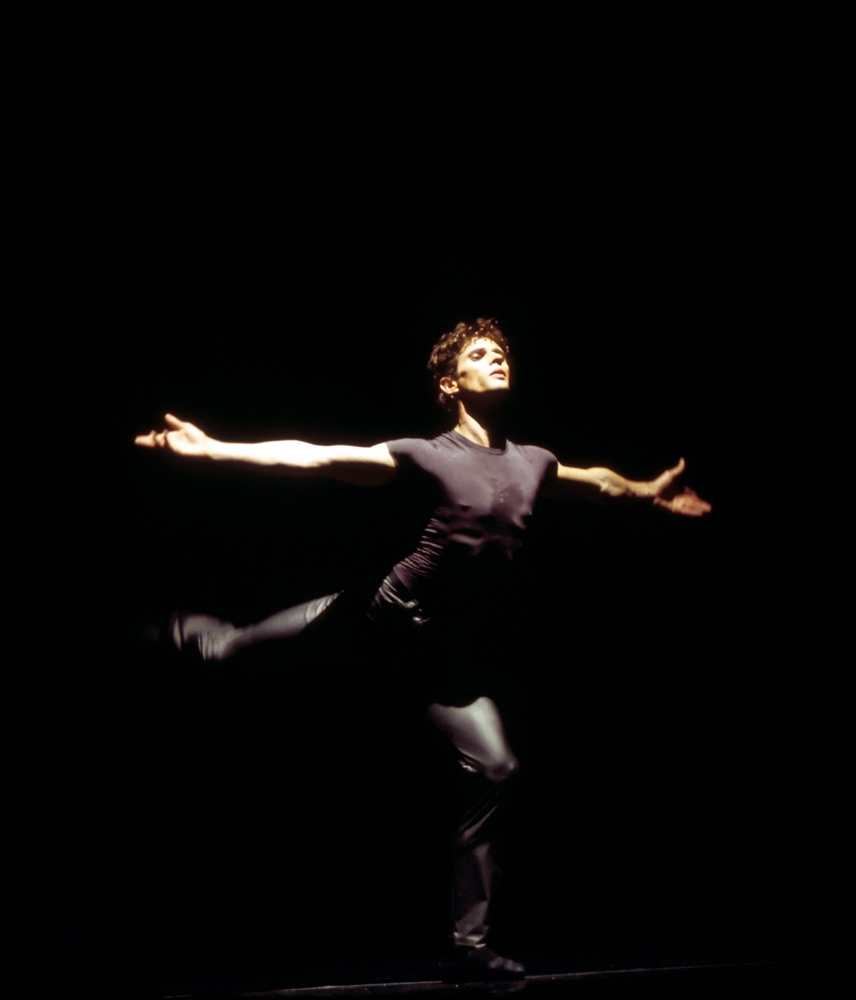 Yuri Possokhov dancing in Tomasson’s <I>Chaconne for Piano and Two Dancers</I>.<br />© Lloyd Englert. (Click image for larger version)