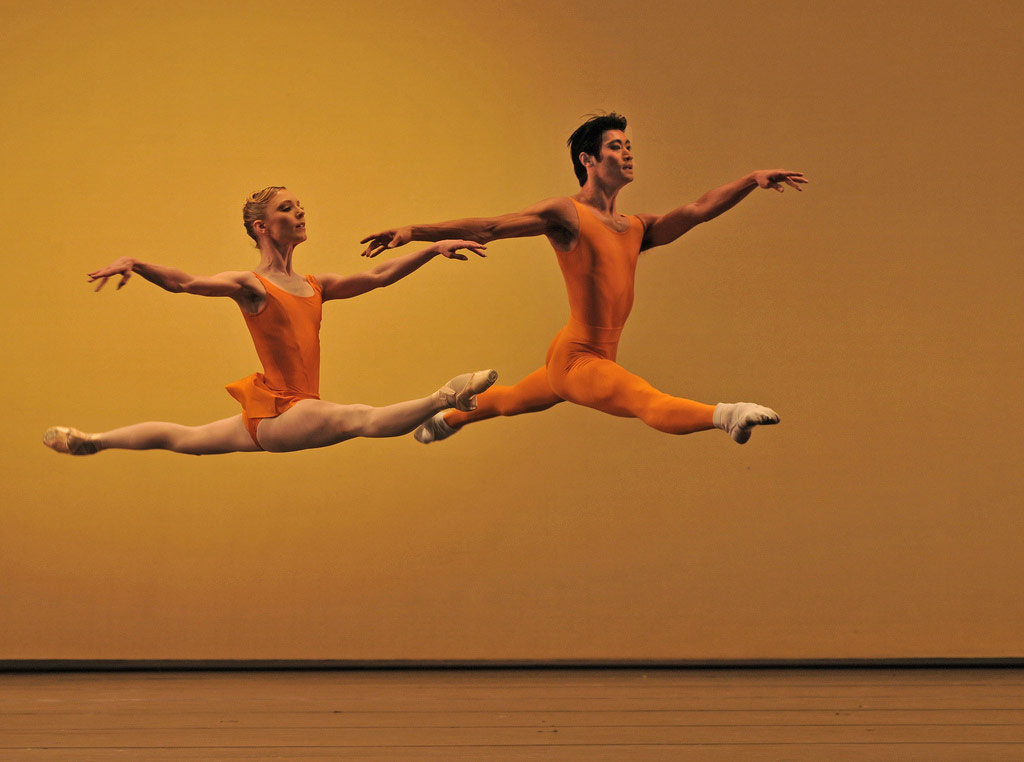 Sarah Lamb and Ryoichi Hirano in <I>Concerto</I>.<br />© Dave Morgan, by kind permission of the Royal Opera House. (Click image for larger version)