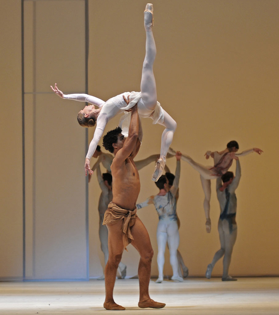 Carlos Acosta and Leanne Benjamin in <I>Requiem</I>.<br />© Dave Morgan, by kind permission of the Royal Opera House. (Click image for larger version)